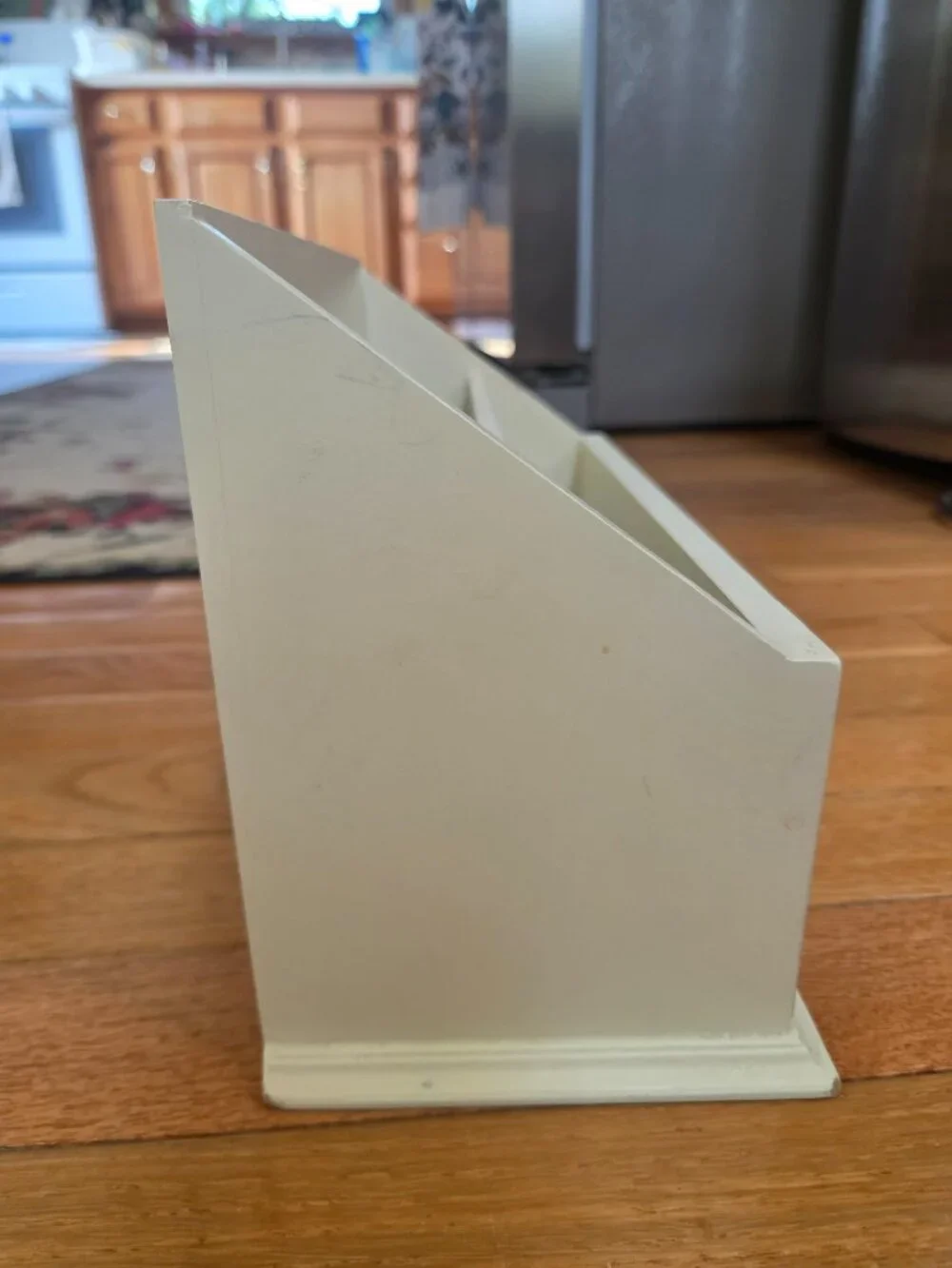 WHITE WOODEN SLANTED  DESKTOP LETTER HOLDER ORGANIZER STORAGE